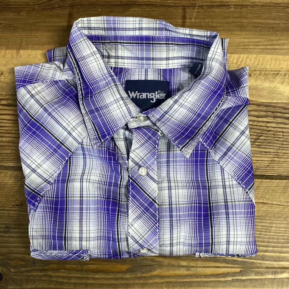 Wrangler Men’s ShortSleeve White/Purple Plaid Snap-down Western Shirt